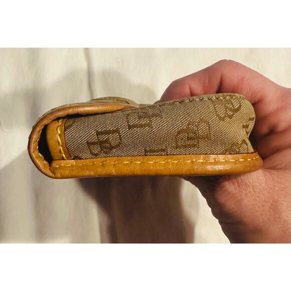 DOONEY & BOURKE D&B Beige Jacquard w/ Leather Wristlet designer luxury classic - Picture 4 of 9